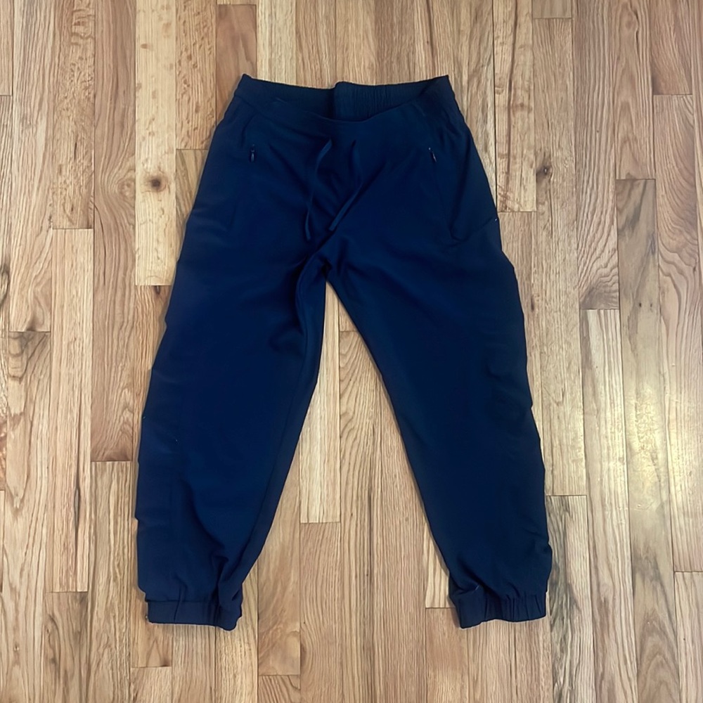 Athleta capris with zipper pockets (front and back)